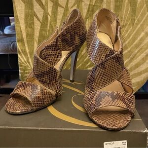 Enzo Angiolini Brown Leather Snakeskin Eametz Heels